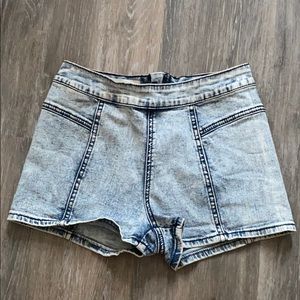 cute tight jean shorts!